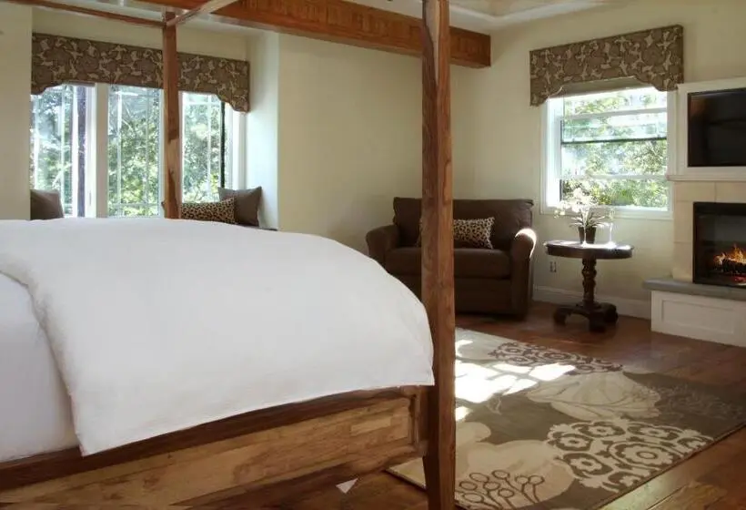 キングサイズベッドのデラックスルーム, The Grand Idyllwild Lodge