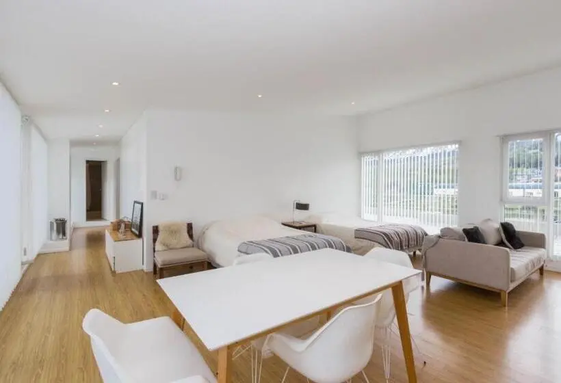 デラックススタジオ, De La Costa Apartamentos