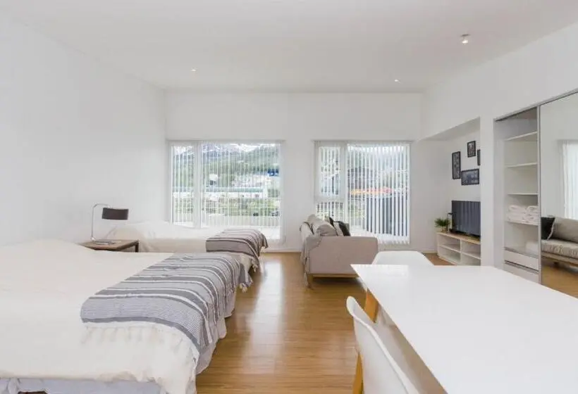 デラックススタジオ, De La Costa Apartamentos