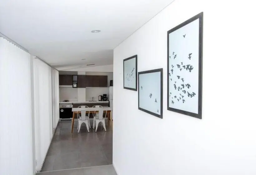 デラックススタジオ, De La Costa Apartamentos