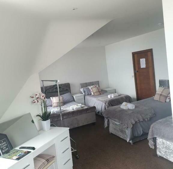 חדר משפחתי נוף לים, The Savoy