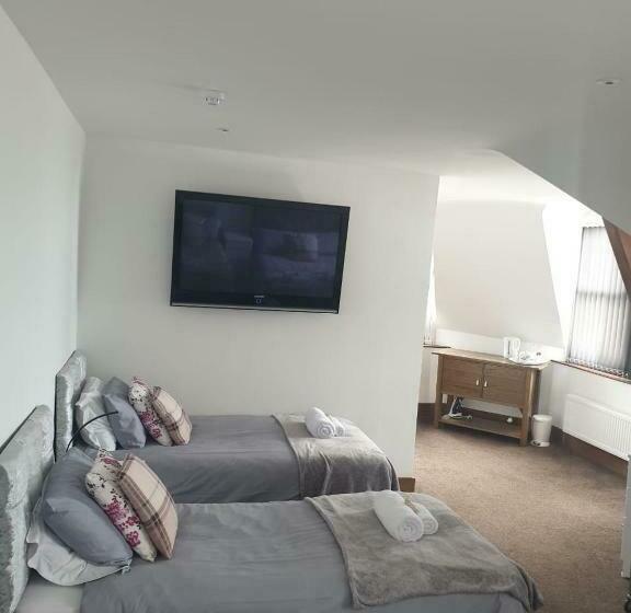 חדר משפחתי נוף לים, The Savoy