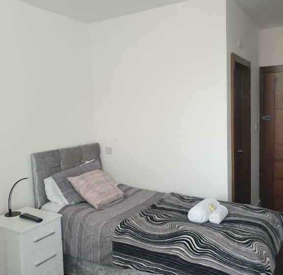 חדר דלוקס יחיד, The Savoy