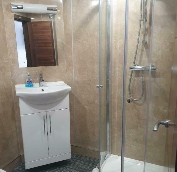 חדר דלוקס יחיד, The Savoy