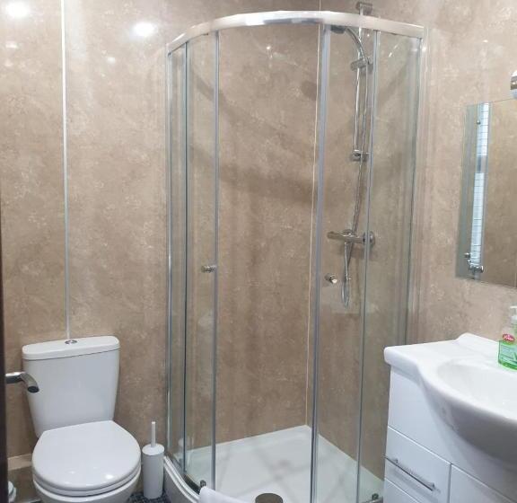 חדר סטנדרט, The Savoy