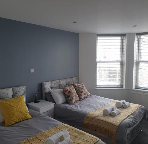 חדר סטנדרט, The Savoy