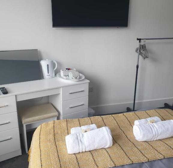 חדר סטנדרט, The Savoy