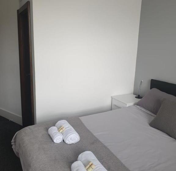 חדר סטנדרט, The Savoy