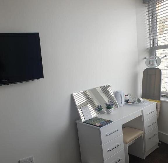 חדר סטנדרט, The Savoy