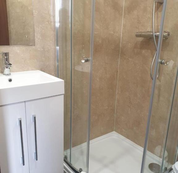 חדר סטנדרט, The Savoy