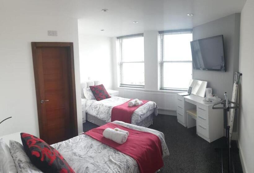 חדר סטנדרט, The Savoy