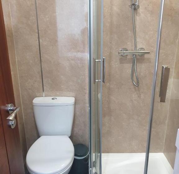 חדר סטנדרט, The Savoy