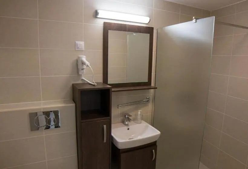 آپارتمان 1 خوابه همکف, Mecset Apartman