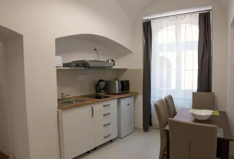 آپارتمان 1 خوابه همکف, Mecset Apartman