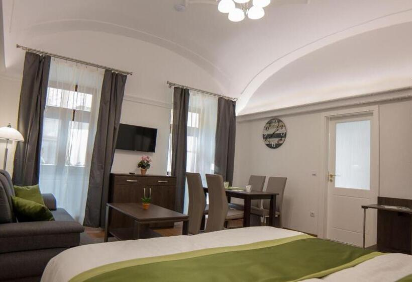 آپارتمان 1 خوابه, Mecset Apartman