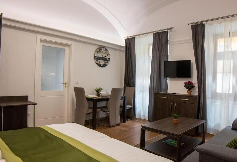 آپارتمان 1 خوابه, Mecset Apartman