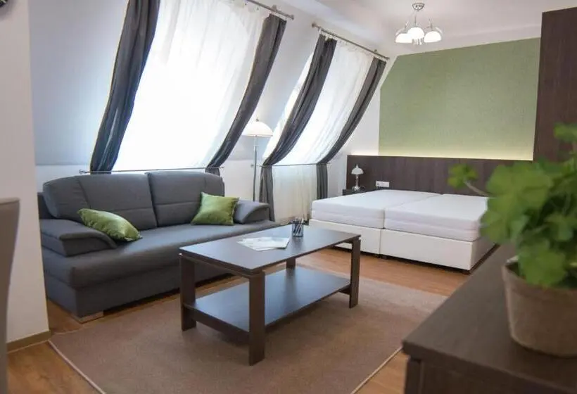 استودیوی استاندارد, Mecset Apartman