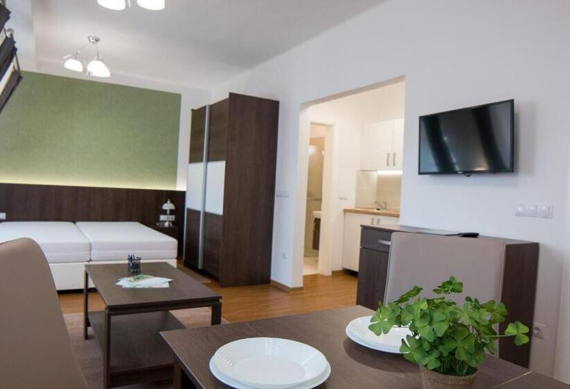 استودیوی استاندارد, Mecset Apartman