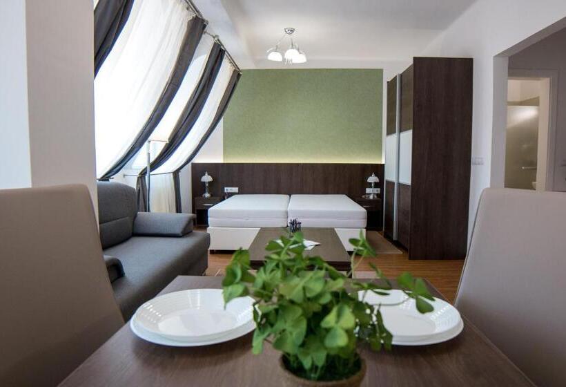استودیوی استاندارد, Mecset Apartman