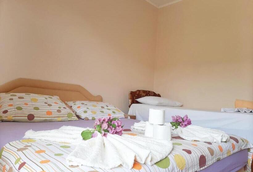 اتاق استاندارد سه تخته با بالکن, Guesthouse Dona