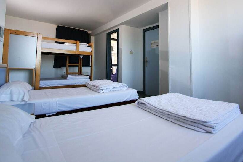 스탠다드 4인용 룸 공용 욕실, Bilbao Hostel