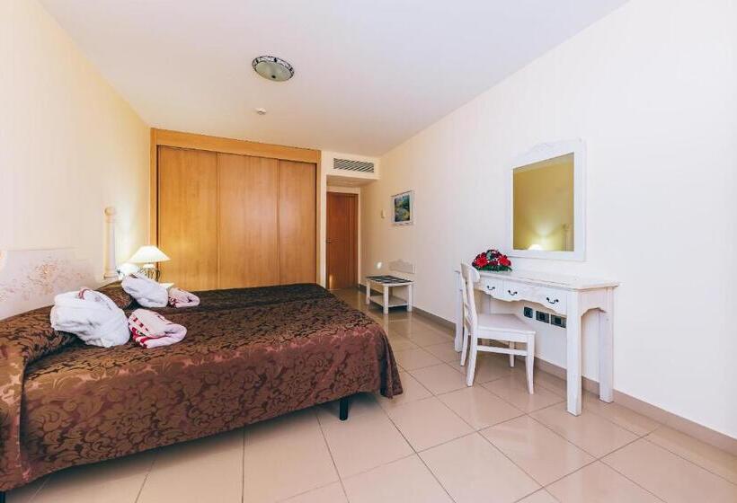 Полулюкс Вид на Бассейн, Grand Muthu Golf Plaza Hotel & Spa