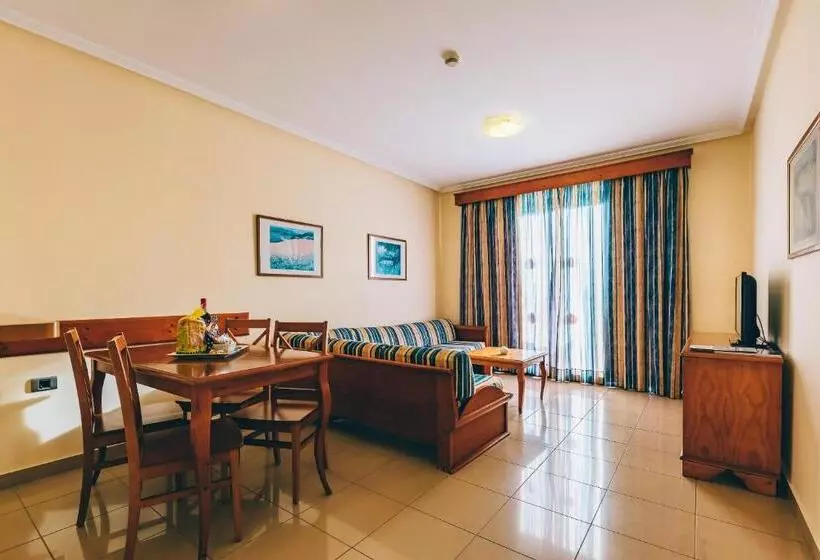 سوییت جونیور با چشم‌انداز دریا, Grand Muthu Golf Plaza Hotel & Spa
