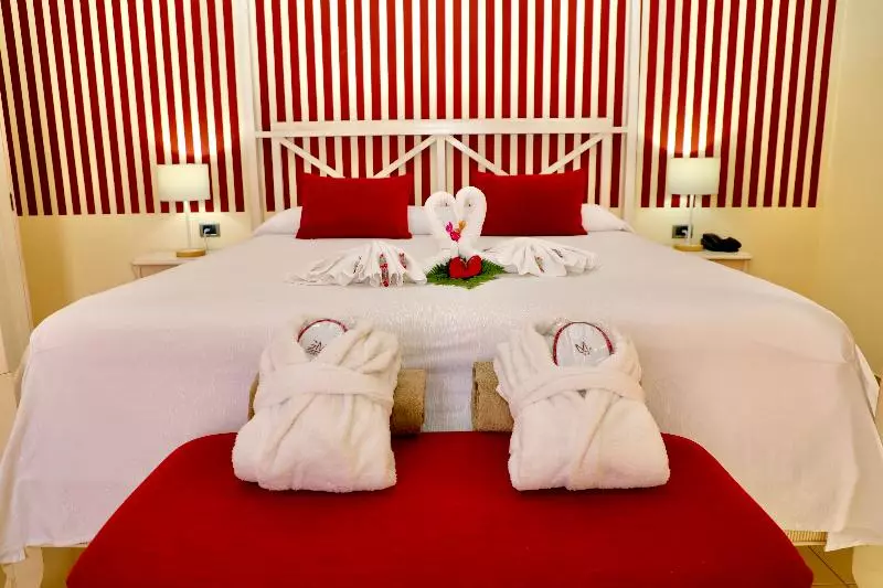 سوییت جونیور, Grand Muthu Golf Plaza Hotel & Spa