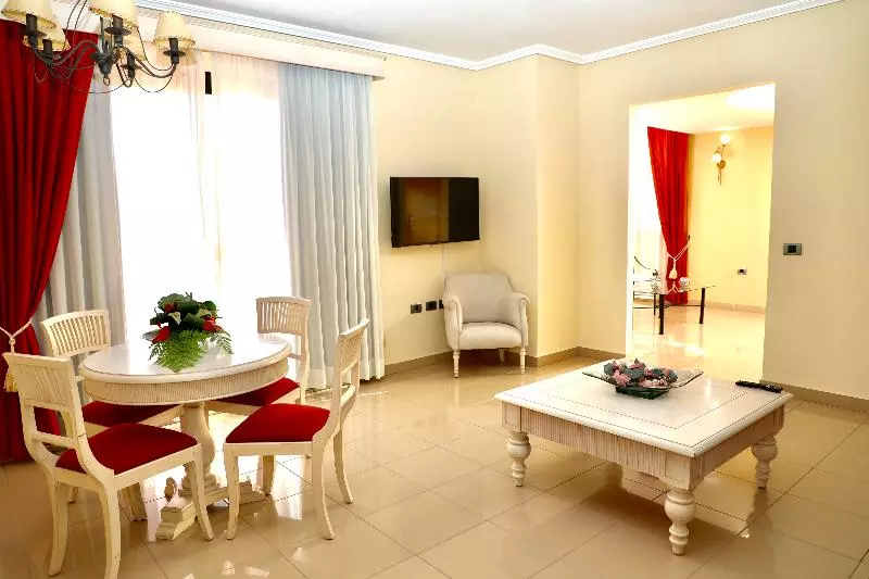 سوییت جونیور, Grand Muthu Golf Plaza Hotel & Spa