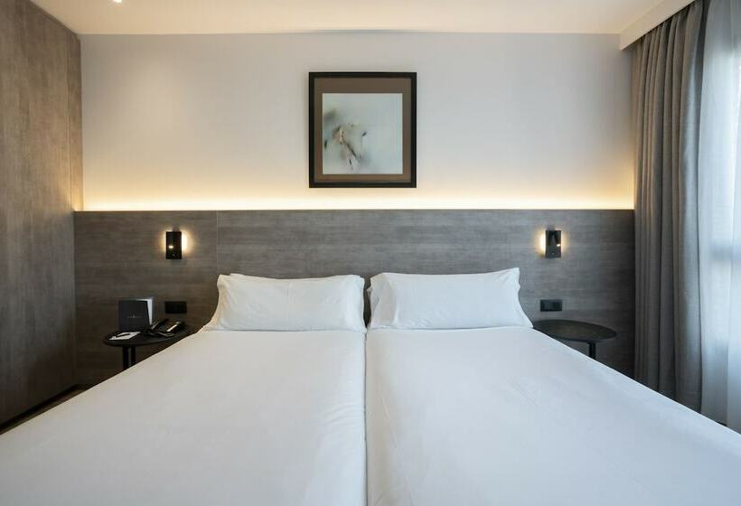 Номер Стандарт, Attica 21 Barcelona Mar