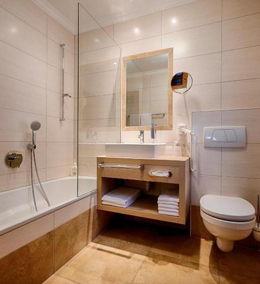 Családi Szoba, Der Postwirt