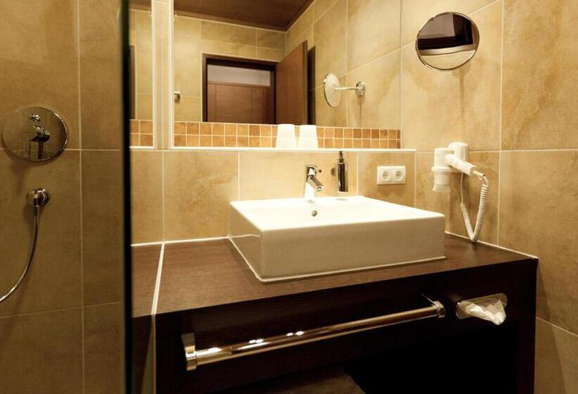 Deluxe Szoba Erkéllyel, Der Postwirt