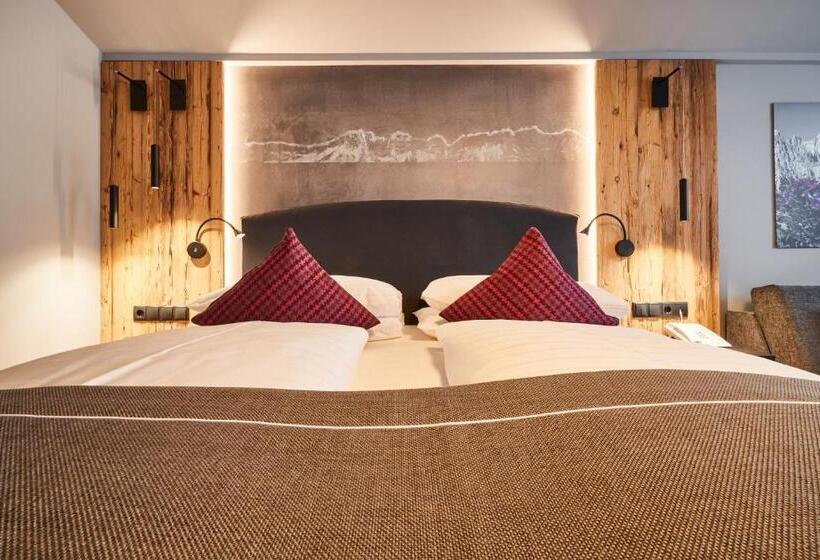 Hegyre Néző Standard Szoba, Der Postwirt