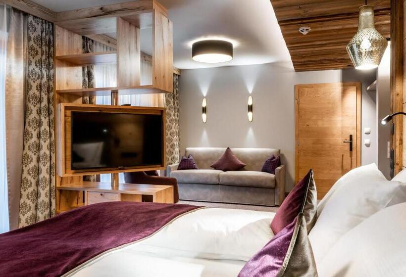 Hegyre Néző Junior Suite, Der Postwirt