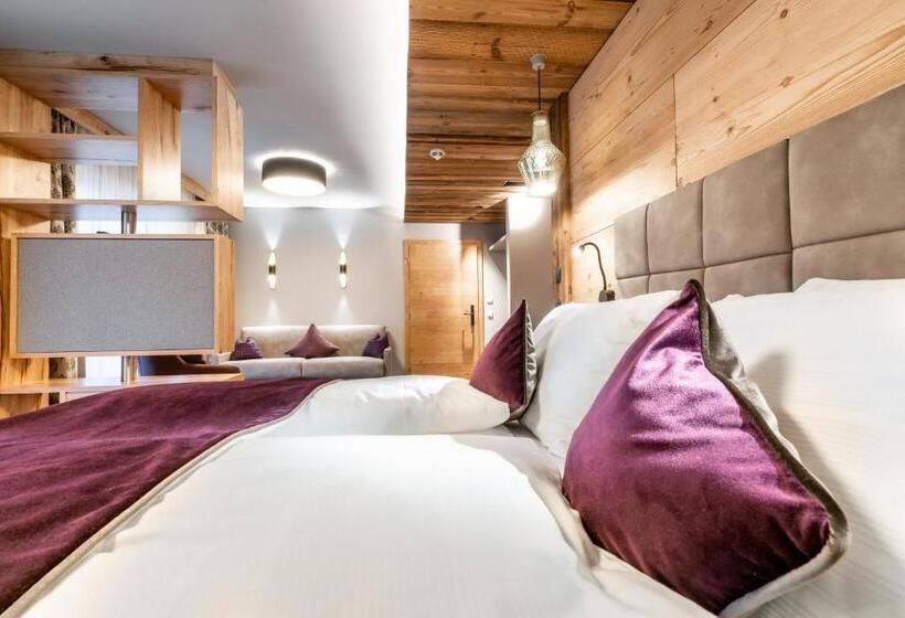 Hegyre Néző Junior Suite, Der Postwirt