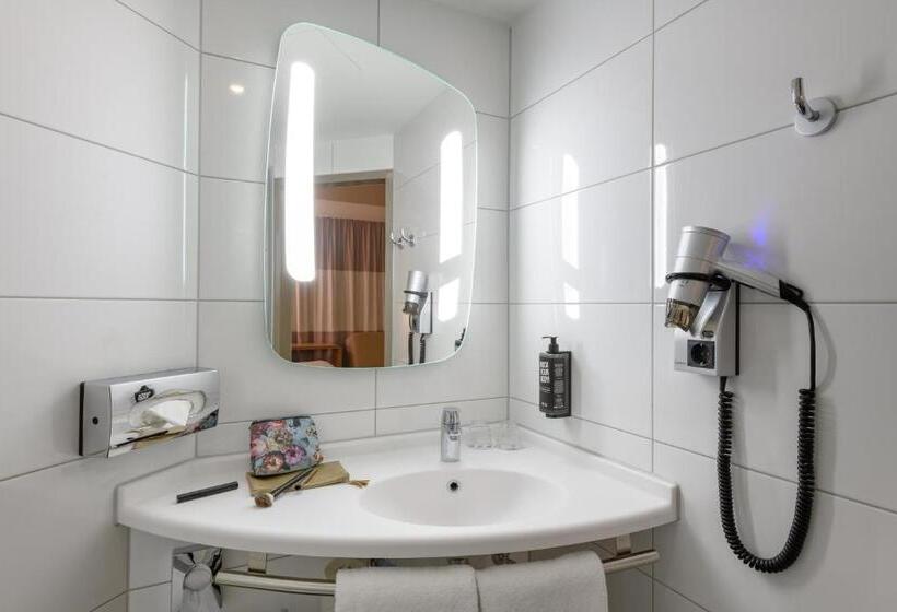 חדר משפחתי, Ibis Luebeck City