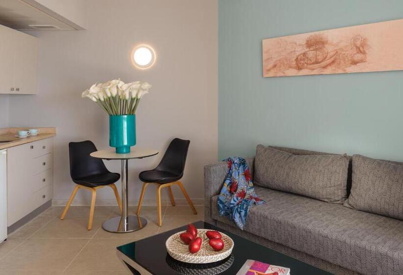 סוויטת ג'וניור, Arena By The Beach