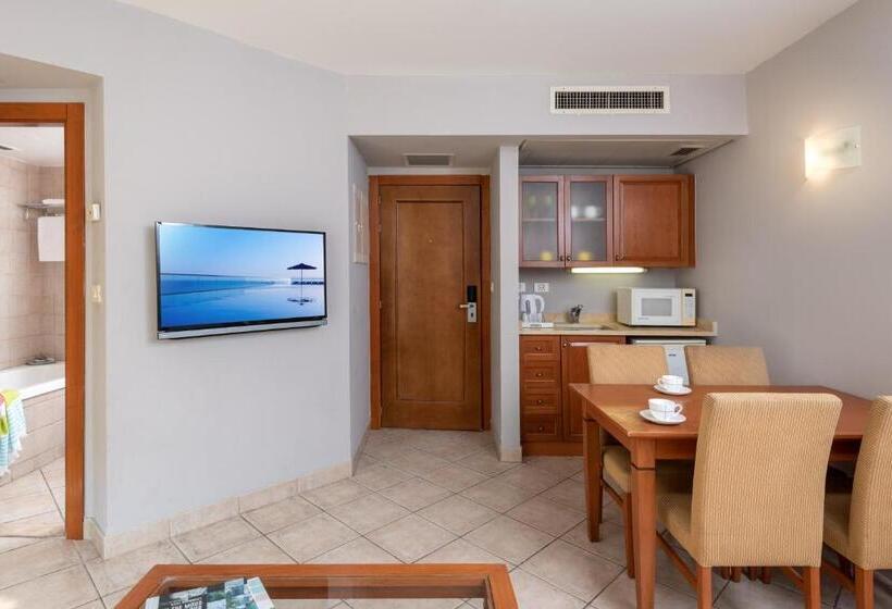 סוויטת ג'וניור, Arena By The Beach