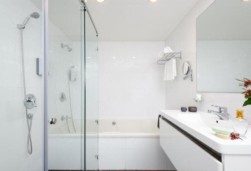 מיטת קינג בסוויטה, Arena By The Beach