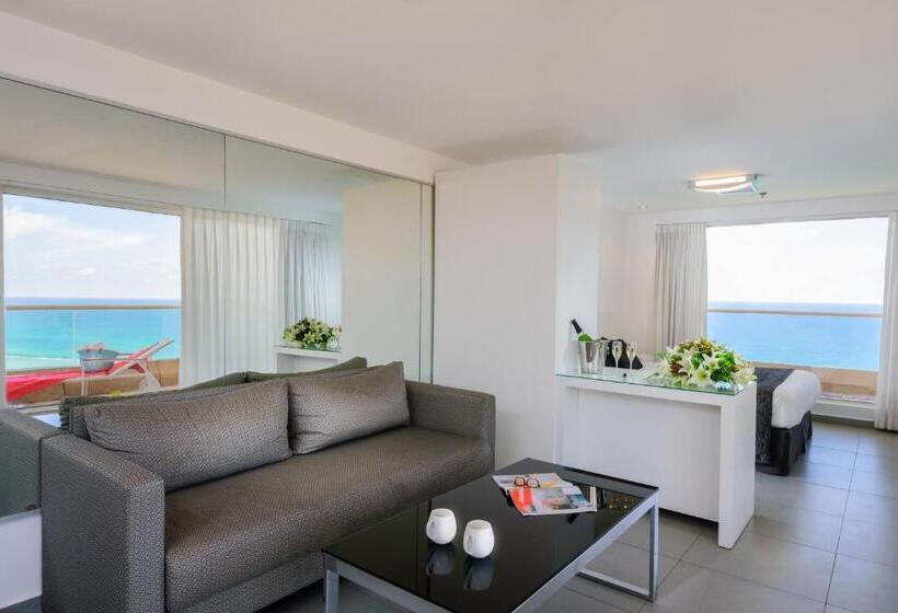 מיטת קינג בסוויטה, Arena By The Beach