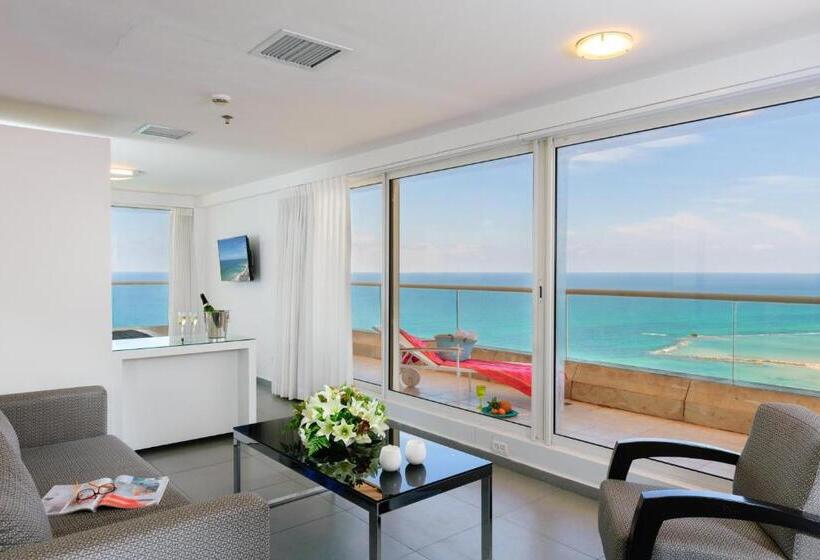 מיטת קינג בסוויטה, Arena By The Beach