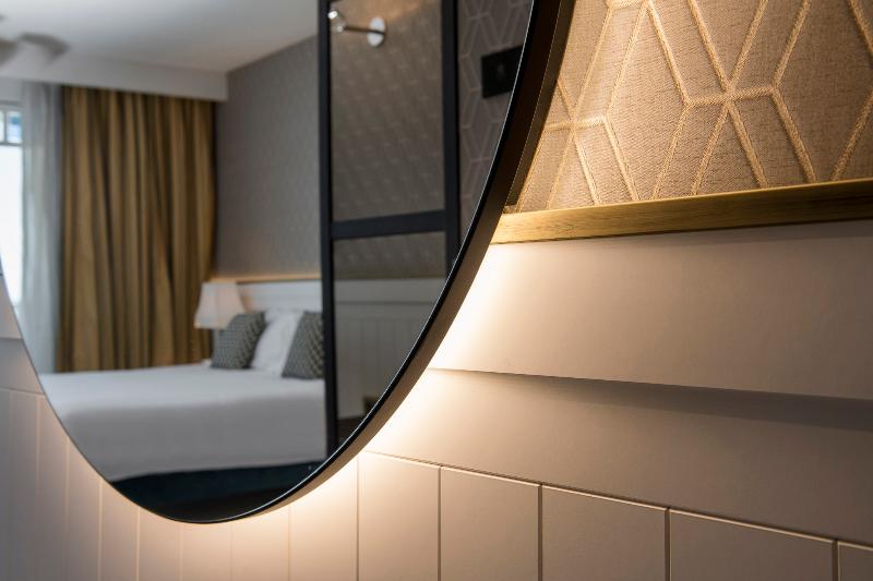 اتاق راحتی با چشم‌انداز دریا, Savoia Hotel Rimini