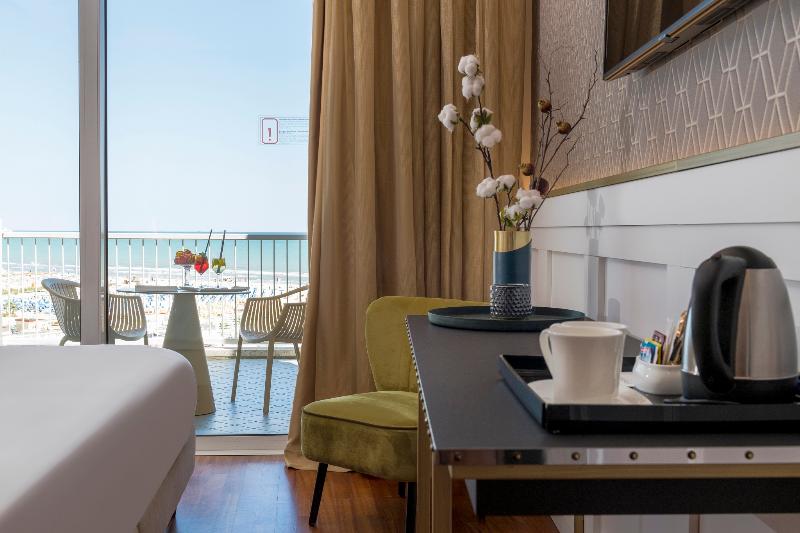 اتاق لوکس با چشم‌انداز دریا, Savoia Hotel Rimini
