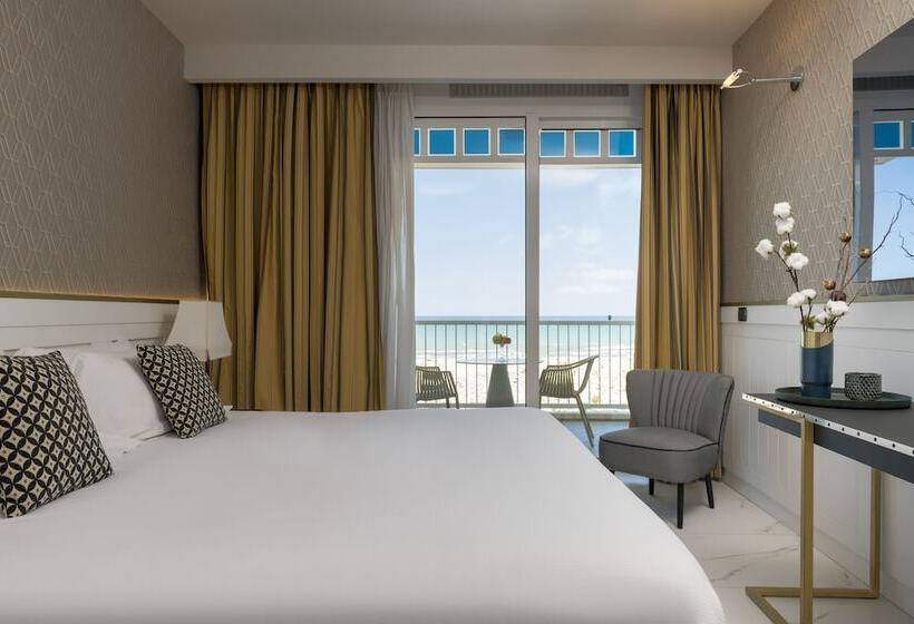 اتاق راحتی با چشم‌انداز دریا, Savoia Hotel Rimini