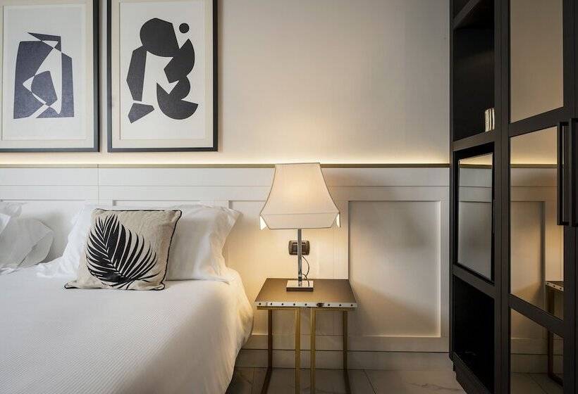 اتاق راحتی با چشم‌انداز دریا, Savoia Hotel Rimini