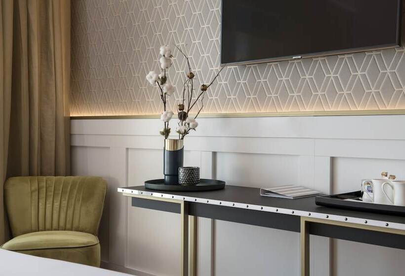 اتاق لوکس با چشم‌انداز دریا, Savoia Hotel Rimini