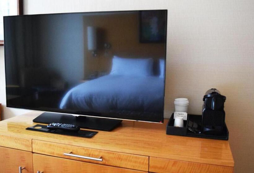 디럭스 룸 킹사이즈 침대, Sofitel Montreal Golden Mile