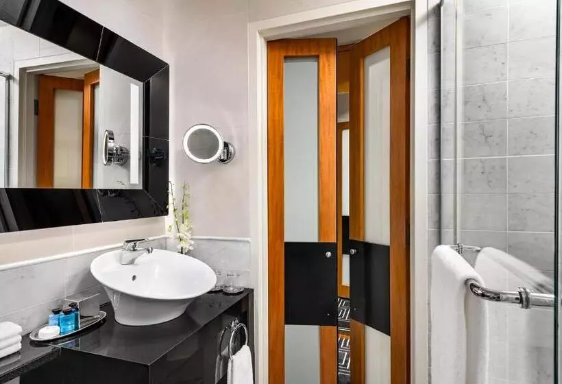 اتاق سوپریور با تخت بزرگ, Sofitel Montreal Golden Mile