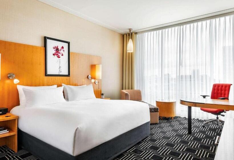キングサイズベッドのジュニアスイート, Sofitel Montreal Golden Mile