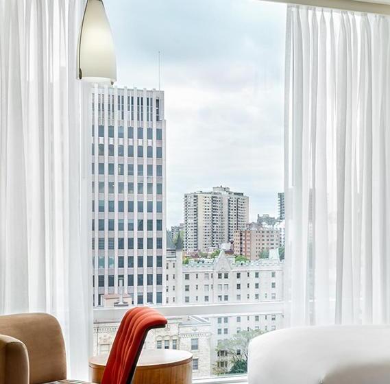 キングサイズベッド、シティビューデラックスルーム, Sofitel Montreal Golden Mile